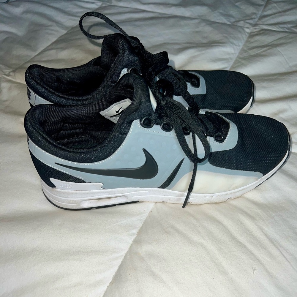 Nike Air Max Zero, women’s size 9